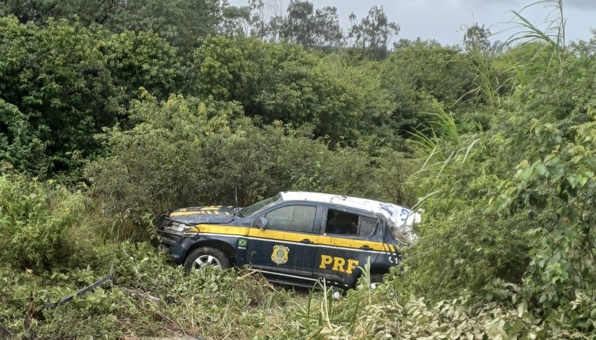 BZNotícias - Carro da PRF capota em na BR 304, no RN. Dois agentes feridos  - Portal da Abelhinha